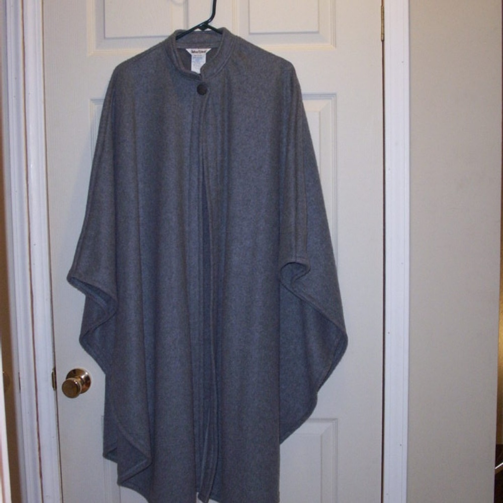 Anthony  Richards Beautiful Cape.  Size One Size